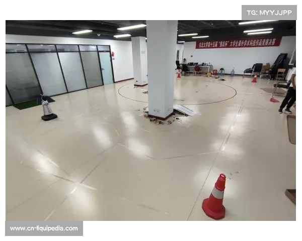 武汉建设室内自行车馆，木质赛道由德国专家团队现场指导铺设